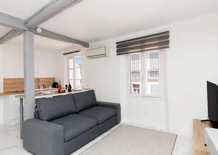 Renoveted - - Ac * Cannes